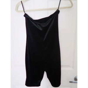 Strapless black velvet short romper